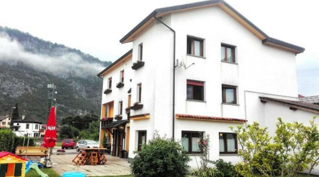 Albergo Alla Pineta Villa Santina Bagian luar foto